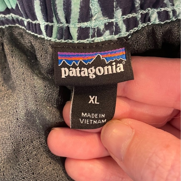 Boy’s Patagonia Baggies Swim Trunks in A Palm Tree Leaf Print - Like New! - Picture 3 of 4